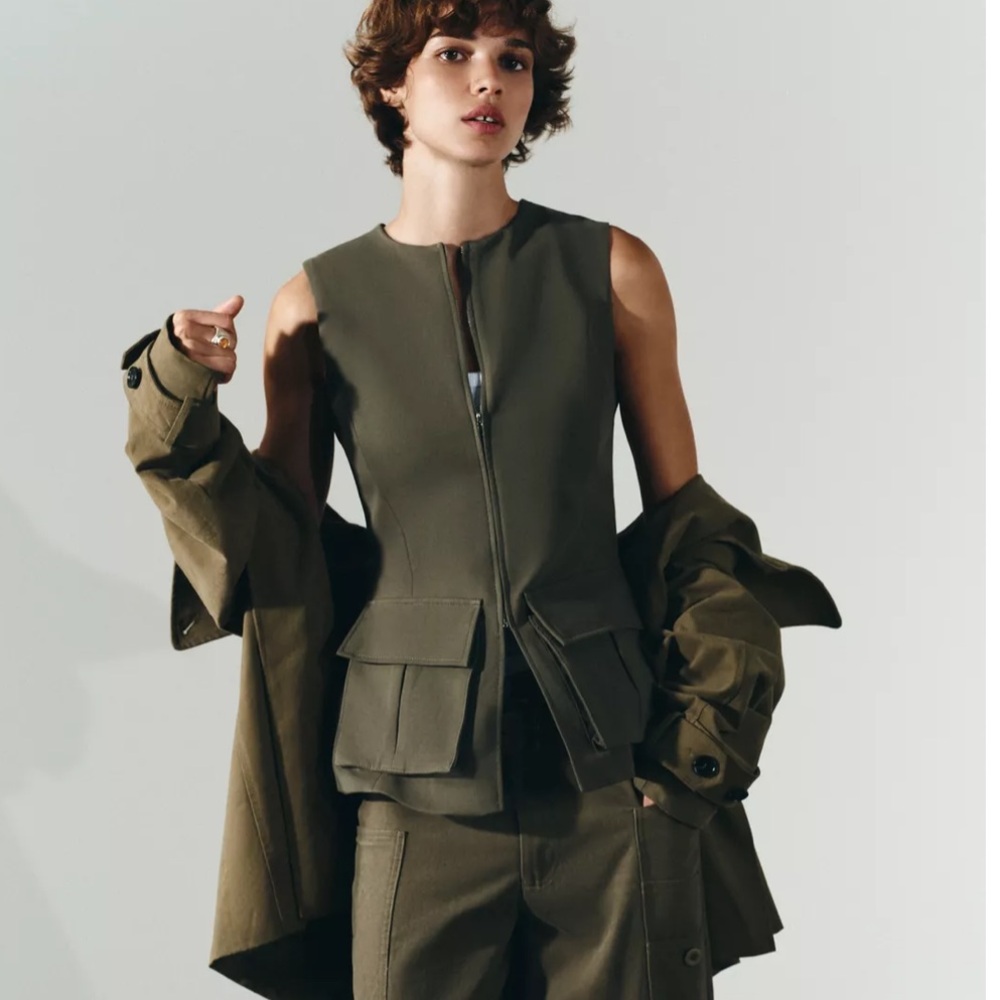 Sleeveless Olive Zip-Front Utility Top - Picture 2 of 14